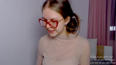 Snapshot of sarah_hs chatting on 04-27-26, 05:11 Sarah online show from 04-27-26, 05:11
