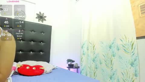 sarah_lowee online show from 09-25-25, 06:22