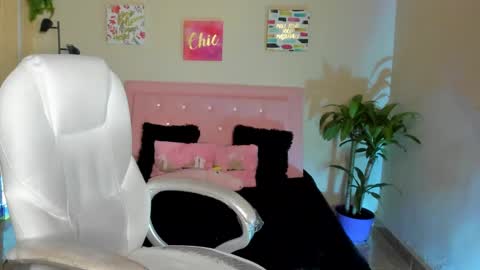 Snapshot of sarah_ramirez777 chatting on 02-26-25, 11:52 Sarah Ramirez online show from 02-26-25, 11:52