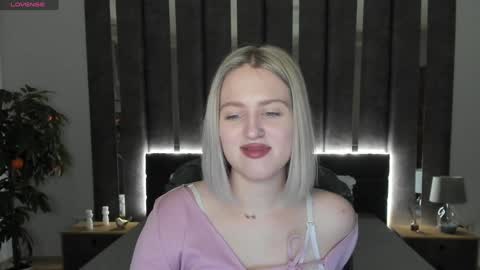 Sarah online show from 12-11-24, 01:26