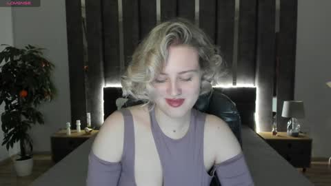Sarah online show from 12-17-24, 01:07