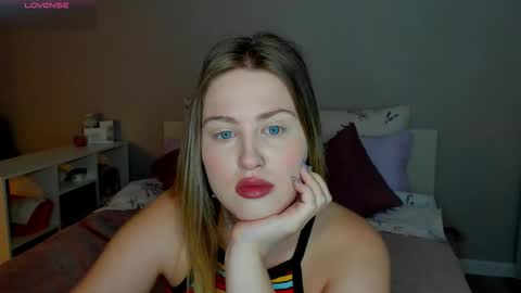 Snapshot of sarah_soul chatting on 09-30-25, 12:04 Sarah online show from 09-30-25, 12:04