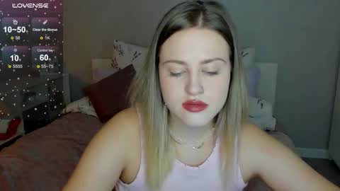 Snapshot of sarah_soul chatting on 10-08-25, 12:08 Sarah online show from 10-08-25, 12:08