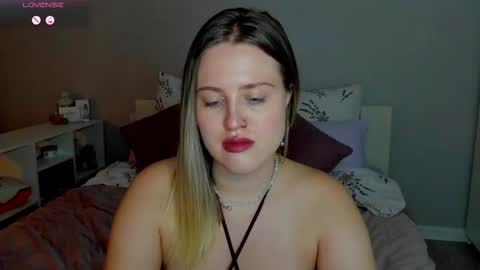 Snapshot of sarah_soul chatting on 10-13-25, 12:27 Sarah online show from 10-13-25, 12:27