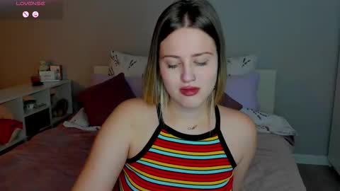 Snapshot of sarah_soul chatting on 10-17-25, 12:14 Sarah online show from 10-17-25, 12:14