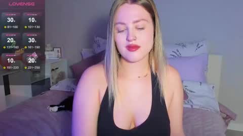 Snapshot of sarah_soul chatting on 10-24-25, 01:46 Sarah online show from 10-24-25, 01:46