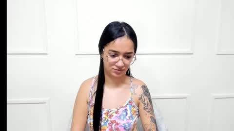 Snapshot of sarah_stone15 chatting on 02-13-26, 01:01 Sarah online show from 02-13-26, 01:01