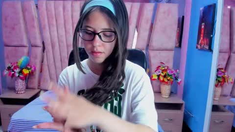 Snapshot of sarah_sweett_ chatting on 02-26-26, 01:54 Sarah online show from 02-26-26, 01:54