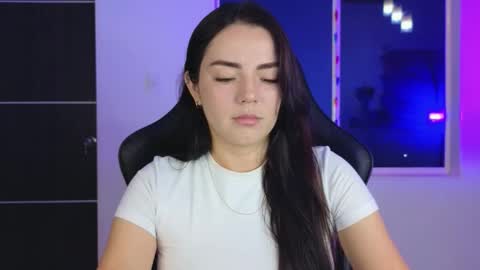 Snapshot of sarah_swtt chatting on 10-11-25, 03:17 - next broadcast 28 nov 7 pm Col online show from 10-11-25, 03:17