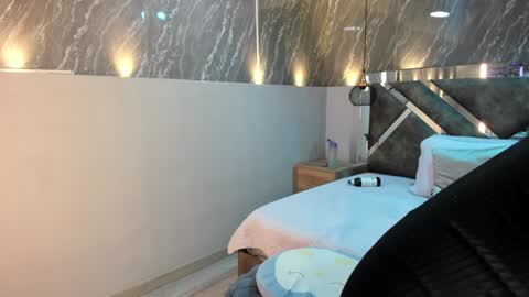 Sarah Deyvis online show from 12-27-24, 08:39