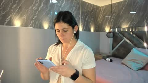 Sarah Deyvis online show from 12-29-24, 05:22