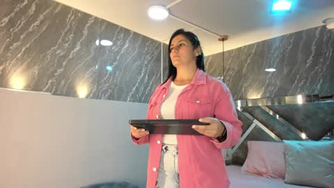 Sarah Deyvis online show from 12-30-24, 08:04