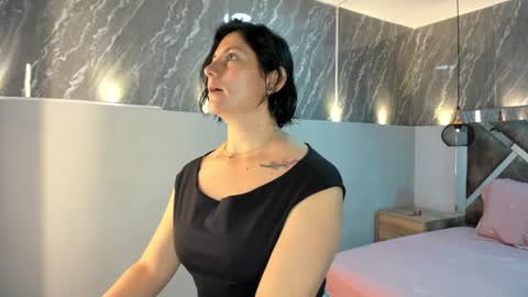 Sarah Deyvis online show from 01-03-25, 01:58