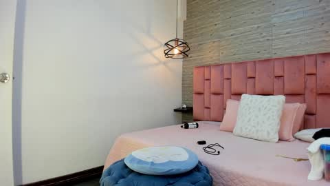 Sarah Deyvis online show from 01-06-25, 04:44