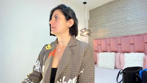 Sarah Deyvis online show from 01-16-25, 01:47