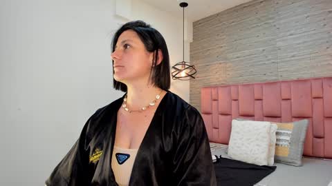 Sarah Deyvis online show from 01-23-25, 05:42