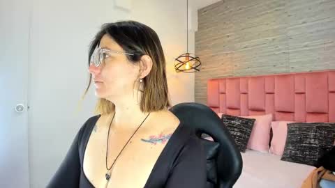 Sarah Deyvis online show from 09-15-25, 02:39