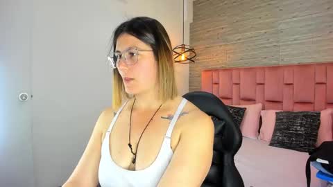 Sarah Deyvis online show from 09-17-25, 05:47