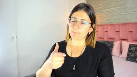 Sarah Deyvis online show from 09-18-25, 06:43