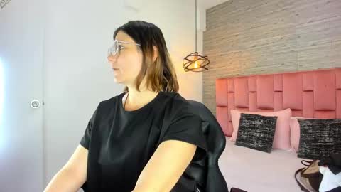 Sarah Deyvis online show from 09-28-25, 02:33