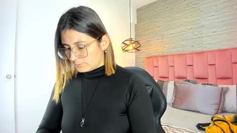 Sarah Deyvis online show from 10-17-25, 05:15