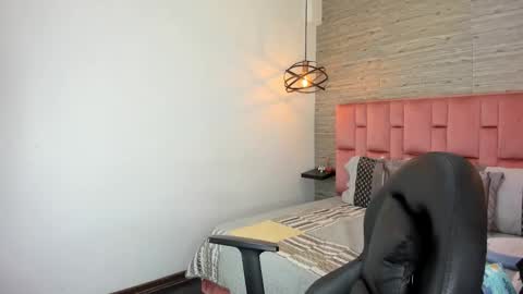 Sarah Deyvis online show from 10-24-25, 01:51