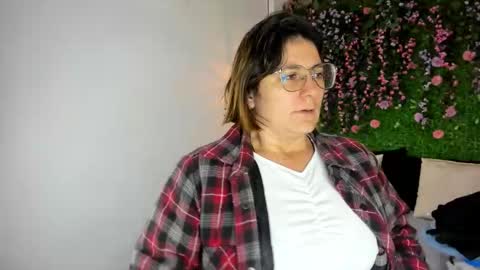 Sarah Deyvis online show from 11-30-25, 02:21