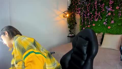 Sarah Deyvis online show from 12-04-25, 11:08