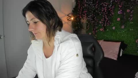 Sarah Deyvis online show from 02-16-26, 01:07