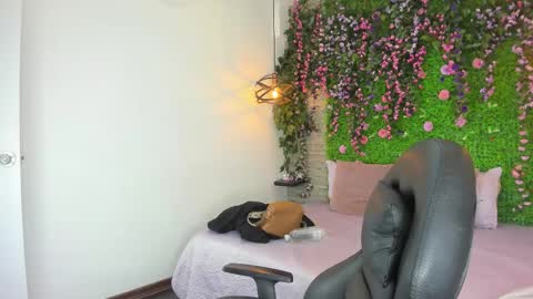 Sarah Deyvis online show from 02-19-26, 03:30