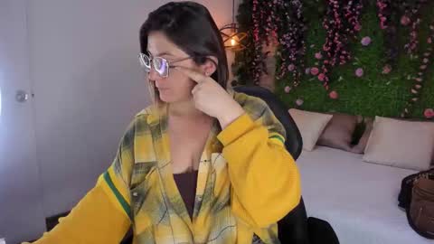 Sarah Deyvis online show from 03-19-26, 03:21