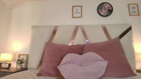 Snapshot of sarahevans__ chatting on 12-11-24, 01:58 Sarah Evans online show from 12-11-24, 01:58