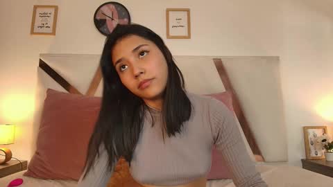 Snapshot of sarahevans__ chatting on 01-04-25, 01:31 Sarah Evans online show from 01-04-25, 01:31