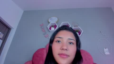 Snapshot of sarahevans__ chatting on 01-10-25, 10:46 Sarah Evans online show from 01-10-25, 10:46