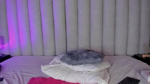 Snapshot of sarahevans__ chatting on 01-16-25, 09:51 Sarah Evans online show from 01-16-25, 09:51