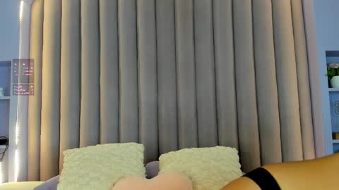 Snapshot of sarahevans__ chatting on 02-17-25, 07:31 Sarah Evans online show from 02-17-25, 07:31