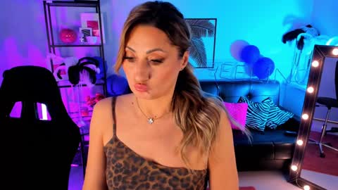 Divine Sarah NONUDE model online show from 12-13-24, 03:00