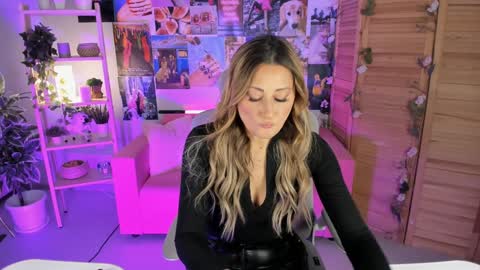 Divine Sarah NONUDE model online show from 12-21-24, 11:22