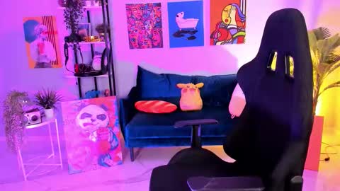 Divine Sarah NONUDE model online show from 10-04-25, 01:09