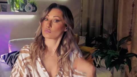Divine Sarah NONUDE model online show from 05-08-26, 05:40