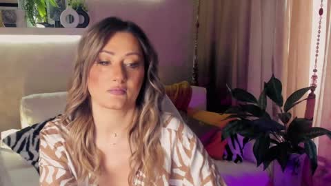 Divine Sarah NONUDE model online show from 05-09-26, 05:45