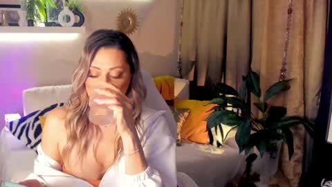 Divine Sarah NONUDE model online show from 05-10-26, 06:35