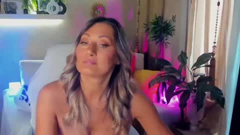 Divine Sarah NONUDE model online show from 06-19-26, 11:47