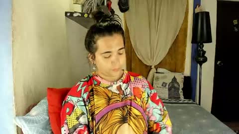  SARAHJEY     online show from 05-10-26, 05:40