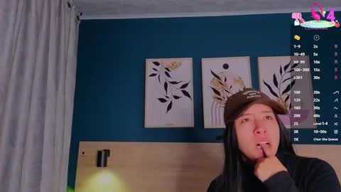 Snapshot of sarahmiler_ chatting on 10-08-25, 11:52 Sarah online show from 10-08-25, 11:52