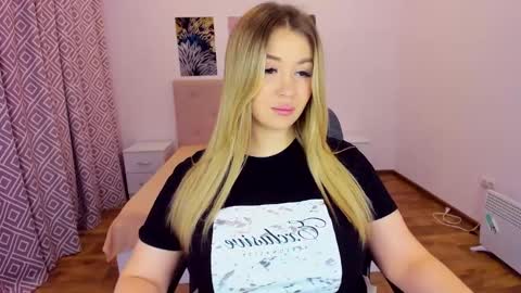 Sarah online show from 12-16-24, 01:43