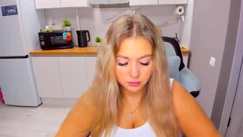 Sarah online show from 10-26-25, 02:56