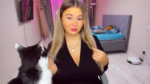 Sarah online show from 12-18-25, 05:41