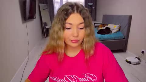 Sarah online show from 02-11-26, 01:49