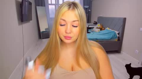 Sarah online show from 03-25-26, 02:56